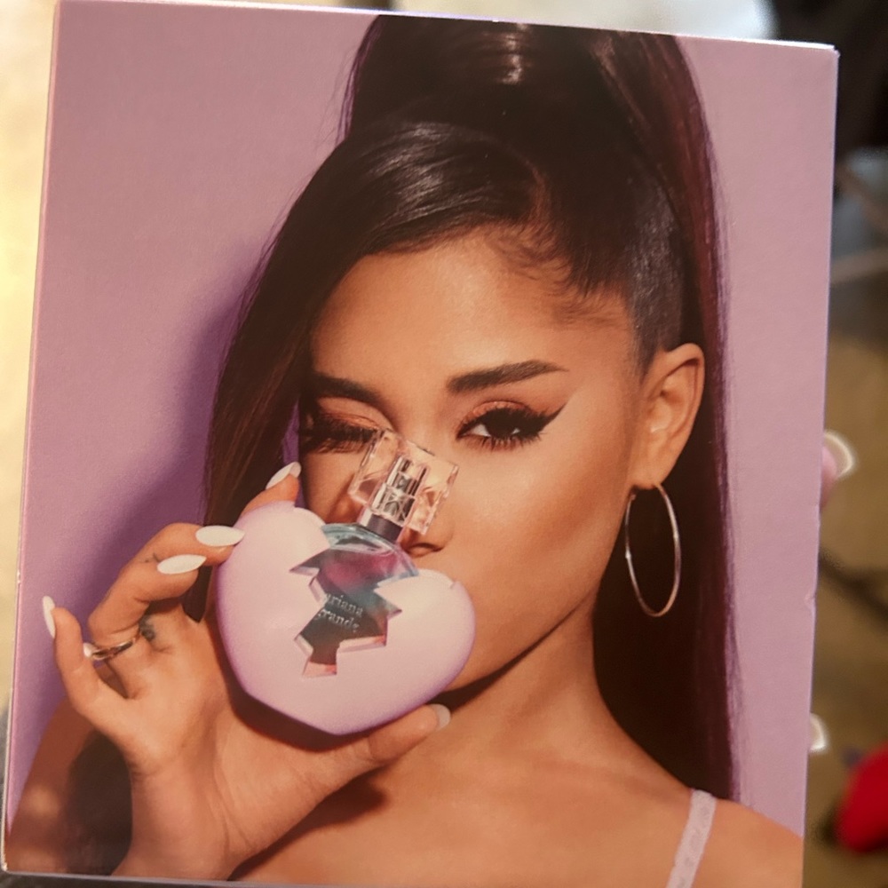 Ariana Grande Perfume